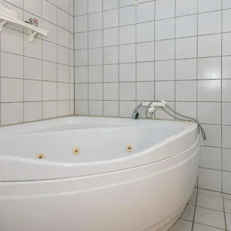 Five-bedroom In 1 אבלטופט