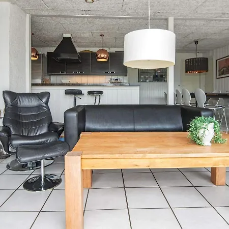 Five-bedroom In 1
