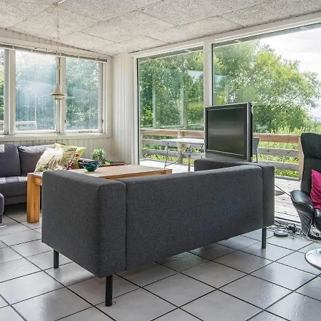 Five-bedroom In 1 *