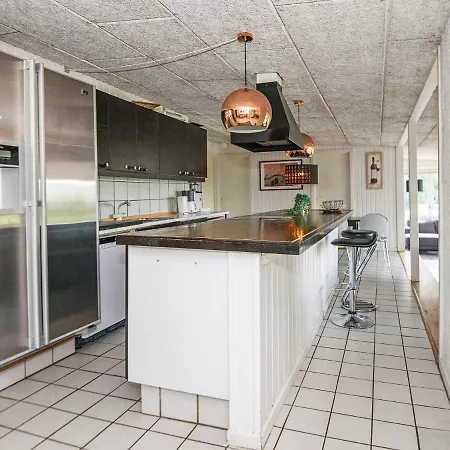 Five-bedroom In 1